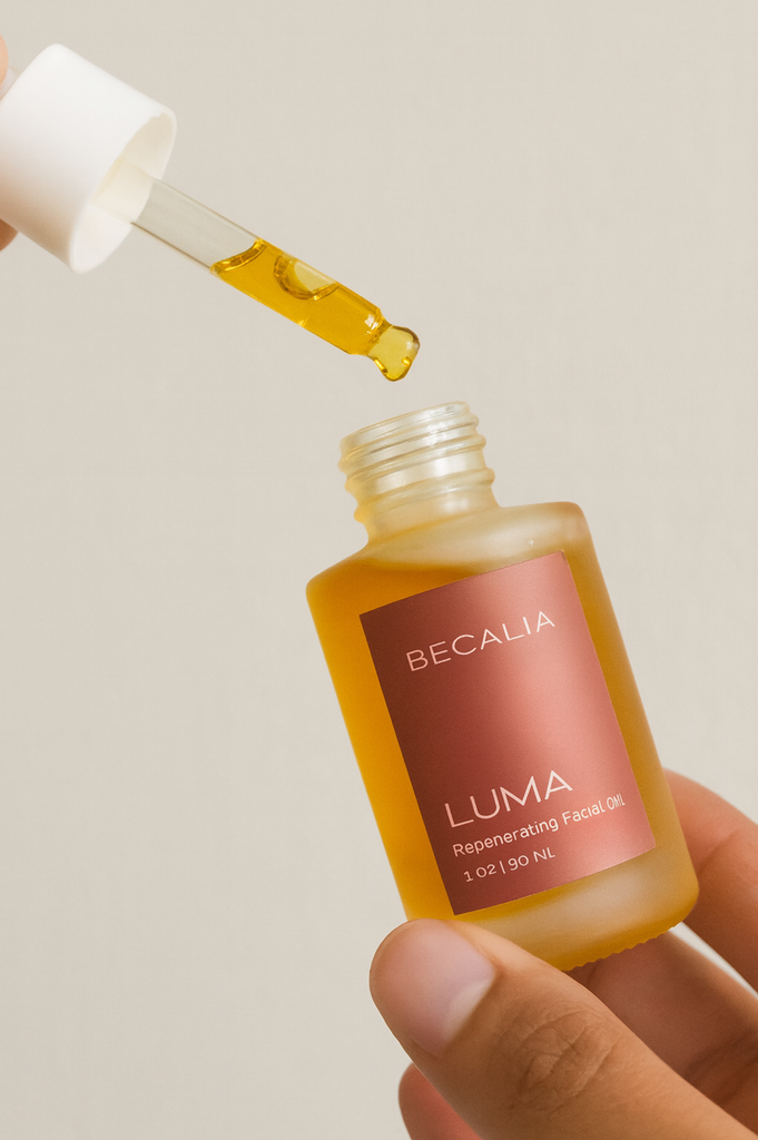 Lightweight hydrating facial oil for glowing skin